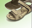 Zehentrenner & Sandalen