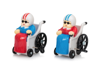 Rollstuhl-Aufziehpuppen Grand Prix Grannies, 2er-Set