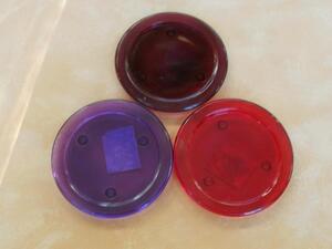 Kerzenteller aus Glas in Rot oder Dunkelrot (Farbe: dunkelrot)