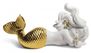 Casa Padrino Luxus Porzellan Figur Meerjungfrau Wei / Gold 16 x H. 8 cm - Luxus Wohnzimmer Dekoration