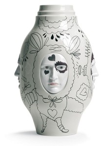 Casa Padrino Designer Porzellan Vase Beige / Schwarz  31 x H. 52 cm - Handgefertigte & Handbemalte Luxus Dekoration