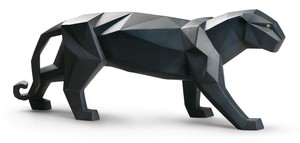 Casa Padrino Luxus Porzellan Panther Skulptur Mattschwarz  50 x H. 19 cm - Hangefertigte & Handbemalte Deko Figur