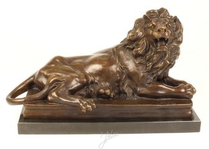 Casa Padrino Luxus Bronzefigur mit Marmorsockel Liegender Nach Rechts Schauender Lwe Bronze / Grau H. 38 cm - Luxus Qualitt