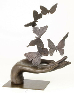Casa Padrino Designer Skulptur Hand mit Schmetterlinge Bronze 26,7 x 13,7 x H. 33,5 cm - Luxus Deko