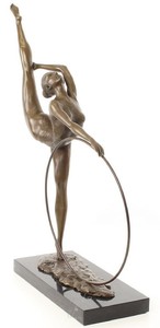 Casa Padrino Luxus Bronzefigur Hula Hoop Tnzerin Bronze / Schwarz 46,2 x 14,2 x H. 57 cm - Deko Bronze Skulptur mit Marmorsockel