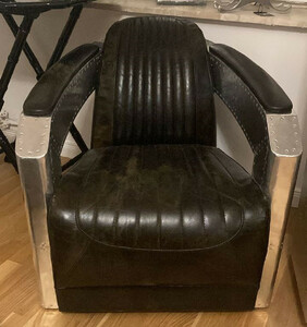 Casa Padrino Luxus Art Deco Leder Sessel Vintage Schwarz / Silber - Aluminium Wohnzimmer Sessel mit hochwertigem Echtleder - Lounge Sessel - Flugzeug Flieger Echtleder Mbel - Luxus Mbel