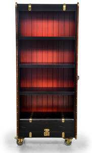 Casa Padrino Luxus Regalschrank in Koffer Optik Schwarz / Rot / Braun / Messing 84 x 35 x H. 200 cm - Massivholz Kofferschrank mit Rollen - Bro Schrank - Bro Mbel - Luxus Mbel