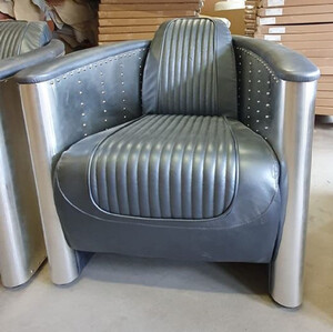 Casa Padrino Luxus Art Deco Leder Sessel Grau / Silber 69 x 70 x H. 82 cm - Aluminium Wohnzimmer Sessel mit hochwertigem Echtleder - Flugzeug Flieger Echtleder Mbel - Luxus Mbel