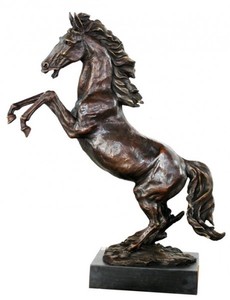 Casa Padrino Luxus Bronze Figur Wildes Pferd  auf Natursteinsockel Hhe 90 cm - Pferde Skulptur