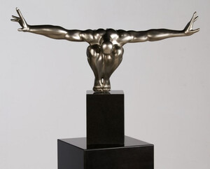 Casa Padrino Art Deco Figur Muskelathlet Platin Effekt auf Sockel - Muskel Athlet Figur Skulptur Cliffhanger