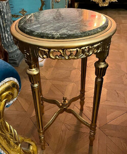 Casa Padrino Barock Beistelltisch Gold / Grn - Handgefertigter Antik Stil Massivholz Tisch mit Marmorplatte - Wohnzimmer Mbel im Barockstil - Antik Stil Mbel - Barock Mbel - Barock Einrichtung