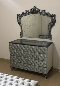 Casa Padrino Barock Schlafzimmer Kommode mit elegantem Wandspiegel Silber - Massivholz Schrank mit Spiegel - Schlafzimmer Mbel im Barockstil