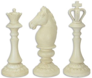 Casa Padrino Deko Schachfiguren Set Knig Dame Pferd Antik Wei H. 34,2 cm - Gusseisen Figuren - Wohndeko - Gartendeko