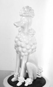 Casa Padrino Dekofigur Pudel Hund Wei H. 63 cm - Wetterbestndige Deko Skulptur - Wohnzimmer Deko - Garten Deko - Terrassen Deko