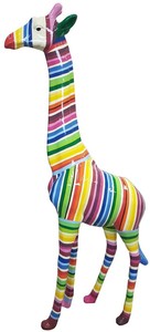 Casa Padrino Designer Deko Giraffe mit Streifen Mehrfarbig H. 205 cm - Riesige Dekofigur - Gartendeko Skulptur - Gartenfigur