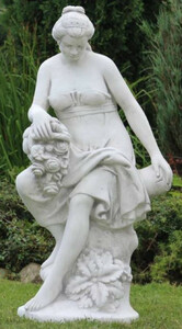 Casa Padrino Jugendstil Garten Deko Skulptur Frau mit Blumenstrau Wei / Grau 46 x 46 x H. 121 cm - Elegante Garten Deko Stein Figur - Barock & Jugendstil Garten Deko Accessoires