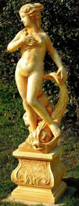 Casa Padrino Jugendstil Gartendeko Skulptur / Statue Mdchen mit einem Fisch Beige 45 x 37 x H. 130 cm - Steinfigur Gartenskulptur
