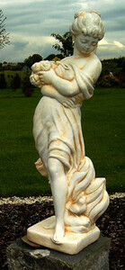 Casa Padrino Jugendstil Gartendeko Skulptur Mdchen mit Blumenstrau Sandfarben / Beige H. 121 cm - Garten & Terrassen Deko Accessoires