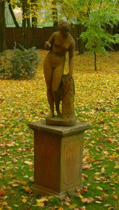 Casa Padrino Jugendstil Skulptur Venus mit Apfel Antik Stil Moosgrau 27 x H 94 cm Antikstil - Barock Gartendeko - Schwer und Massiv
