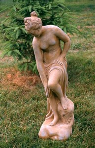 Casa Padrino Jugendstil Skulptur Venus im Bad Antik Stil Grau 23 x H 67 cm Antikstil Erdfarben  - Barock Gartendeko - Schwer und Massiv