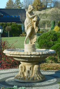 Casa Padrino Jugendstil Springbrunnen Frau mit Krug Sandfarben  155 x H. 218 cm - Prunkvoller Gartenbrunnen - Gartendeko Brunnen - Barock & Jugendstil Garten Deko Accessoires