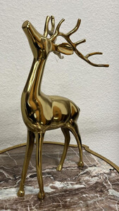 Casa Padrino Aluminium Deko Figur Hirsch Gold H. 50 cm - Dekorative Aluminium Skulptur - Wohnzimmer Deko - Schreibtisch Deko - Deko Accessoires