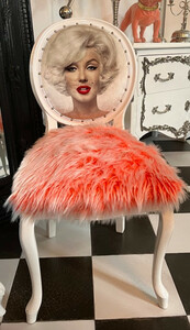 Casa Padrino Luxus Barock Esszimmer Stuhl Marilyn Monroe Orange / Wei  - Handgefertigter Pop Art Designer Stuhl mit Kunstfell - Barock Esszimmer Mbel