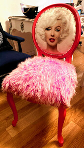 Casa Padrino Luxus Barock Esszimmer Stuhl Marilyn Monroe Rosa  - Handgefertigter Pop Art Designer Stuhl mit Kunstfell - Barock Esszimmer Mbel