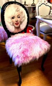 Casa Padrino Luxus Barock Esszimmer Stuhl Marilyn Monroe Rosa / Schwarz - Handgefertigter Pop Art Designer Stuhl mit Kunstfell - Barock Esszimmer Mbel