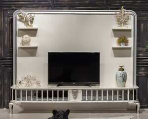 Casa Padrino Luxus Barock TV Schrank Wei / Silber - Prunkvolles Wohnzimmer Sideboard mit Rckwand - Barock Wohnzimmer Mbel