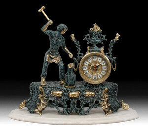 Casa Padrino Luxus Barock Tischuhr Blau / Gold / Wei 46 x H. 40 cm - Handgefertigte Bronze Uhr im Barockstil - Barock Schreibtischuhr - Barock Schreibtisch Deko - Barock Deko Accessoires