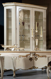 Casa Padrino Luxus Barock Vitrine Cremefarben / Wei / Gold - Handgefertigter Massivholz Vitrinenschrank mit 2 Glastren - Barock Mbel