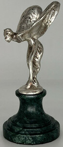 Casa Padrino Luxus Briefbeschwerer Skulptur Frau mit Flgeln Silber / Grn 7 x 8 x H. 16 cm - Elegante Bronze Figur mit Marmorsockel - Schreibtisch Deko - Luxus Deko - Deko Accessoires