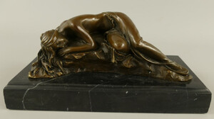 Casa Padrino Luxus Bronze Skulptur schlafende Frau Bronze / Schwarz 22 x 11 x H. 10 cm - Bronze Figur mit Marmorsockel - Schreibtisch Deko Accessoires