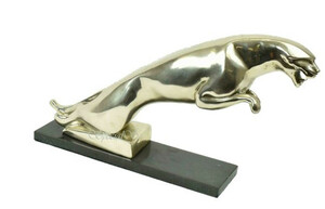 Casa Padrino Luxus Bronzefigur Jaguar auf Holzsockel Silber / Schwarz 54 x 13 x H. 29 cm - Versilberte Bronze Skulptur