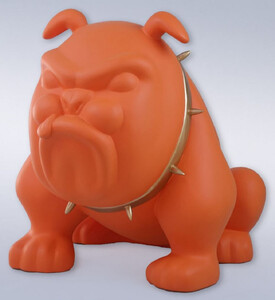 Casa Padrino Luxus Deko Figur Hund Bulldogge mit Halskette Orange / Gold H. 55 cm - Kunstharz Deko Skulptur - Wohnzimmer Deko - Luxus Deko Tierfigur
