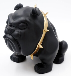 Casa Padrino Luxus Deko Figur Hund Bulldogge mit Halskette Schwarz / Gold H. 55 cm - Kunstharz Deko Skulptur - Wohnzimmer Deko - Luxus Deko Tierfigur
