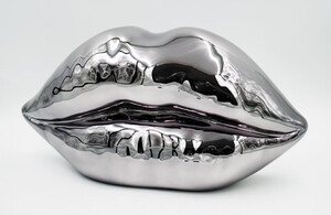Casa Padrino Luxus Deko Lippen Chrom Silber 46 x H. 25 cm - Kunstharz Deko Kuss Mund Lippen - Wohnzimmer Deko Accessoires