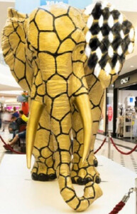 Casa Padrino Luxus Deko Skulptur Elefant Gold / Schwarz 410 x 155 x H. 223 cm - Lebensgroe Garten Deko XXL Figur - Riesige Garten Deko XXL Skulptur - Luxus XXL Garten Skulpturen