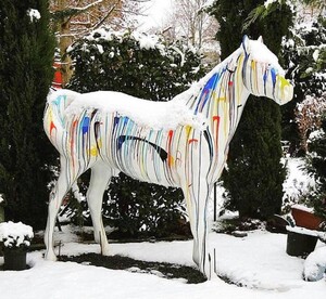 Casa Padrino XXL Garten Deko Skulptur Pferd Wei / Bunt 245 x H. 200 cm