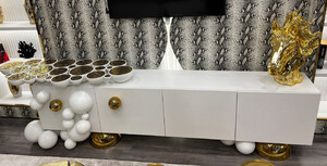 Casa Padrino Luxus Designer TV Schrank Wei / Gold 250 x 35 x H. 60 cm - Massivholz Sideboard mit 4 Tren - Luxus Mbel - Hotel Mbel - Designer Mbel