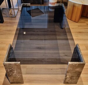 Casa Padrino Luxus Marmor Couchtisch mit Glasplatte Schwarz / Grau 140 cm