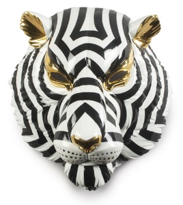 Casa Padrino Luxus Porzellan Deko Maske Tiger Schwarz / Wei / Gold 30 x 23 x H. 38 cm - Moderne handgefertigte Wanddeko - Erstklassische Qualitt - Made in Spain