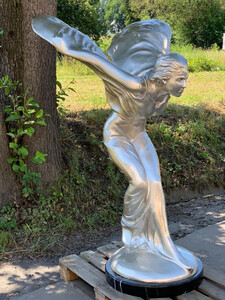 Casa Padrino Luxus Bronze Skulptur Spirit of Ecstasy Frau mit Flgel Silber / Schwarz 117 x 122 x H. 168 cm - Riesige Bronzefigur mit Marmorsockel - Luxus Deko Accessoires