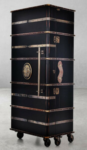 Casa Padrino Luxus Barschrank mit Rollen Antik Schwarz 73,5 x 54 x H. 173,5 cm - Kofferschrank im Retro Look - Retro Stil Weinschrank - Bar Mbel - Luxus Mbel