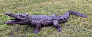 Casa Padrino Luxus XXL Bronze Deko Skulptur Krokodil 283 x 110 x H. 70 cm - Lebensgroe Bronze Figur - Bronze Tierfigur - XXL Garten Skulptur - Luxus Garten Deko