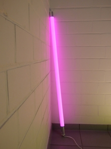 5400 LED VISION Rhre matt 63cm schwarze Kappe Pink 