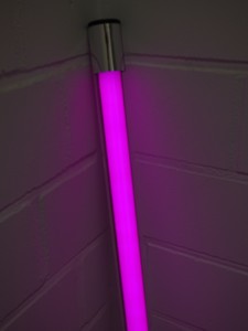 8239 LED Leuchtstab 18 Watt pink 1600 Lumen 123 cm IP-44 Aussen