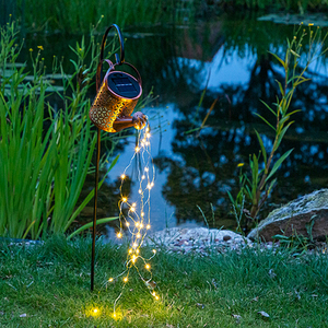 LED Solar Blumenstecker Gartenstecker Deko Giesskanne Erdspie warm wei H80cm