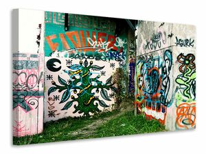 Leinwandbild Graffiti im Hinterhof